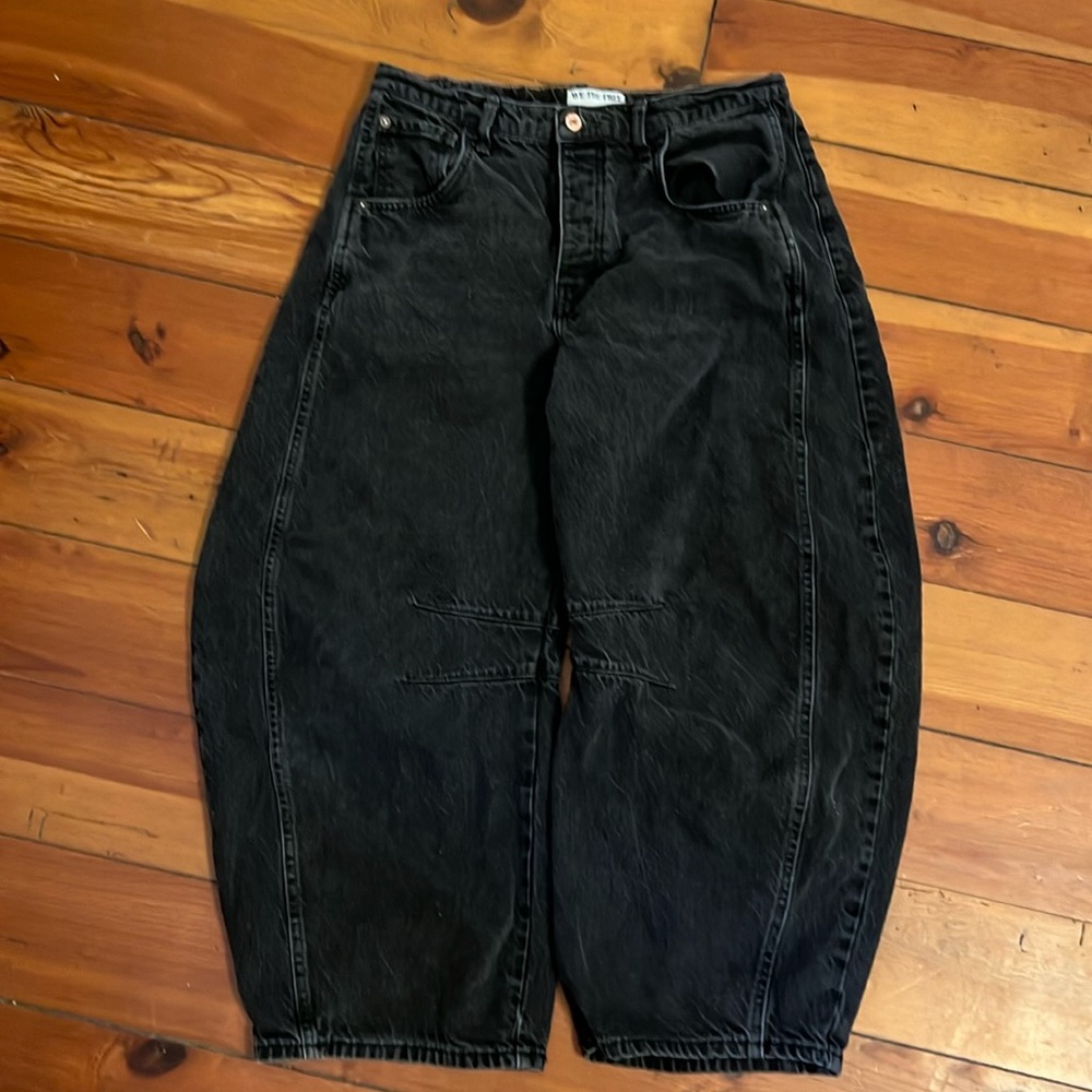 WE THE FREE black faded wash barrel jeans - size 30
